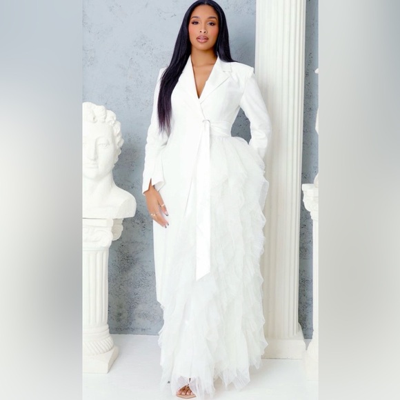 NWT Classic and Sassy! - Picture 2 of 4